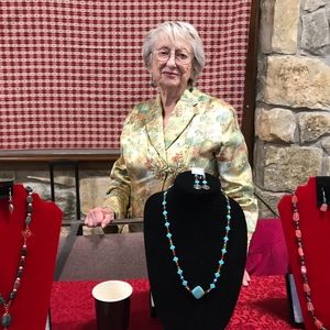 Meet your Posher, Lucinda